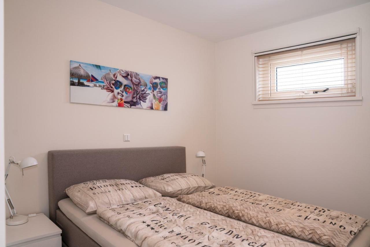 Santvort Luxury Apartment With Private Parking Zandvoort Bagian luar foto